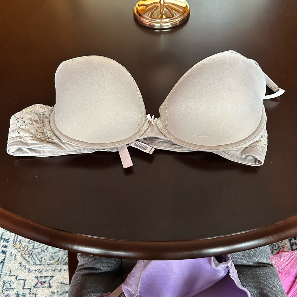 Victoria's Secret Cream Lace Bra